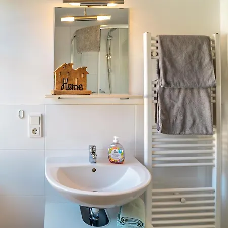 Διαμέρισμα 4 *