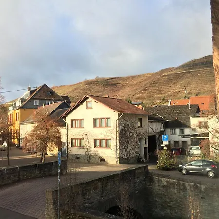 Διαμέρισμα 4 *